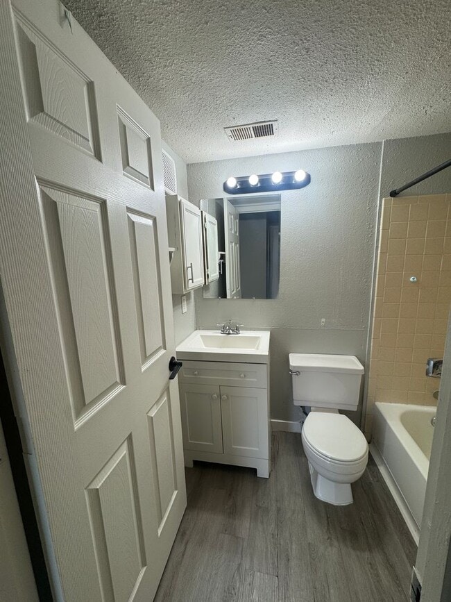 Building Photo - Studio Apartment in the Sable Cove Condominiums Community!