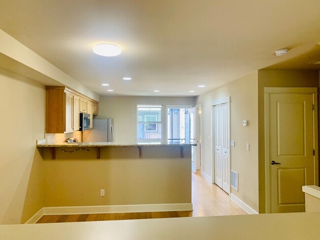Building Photo - West Seattle Townhouse
