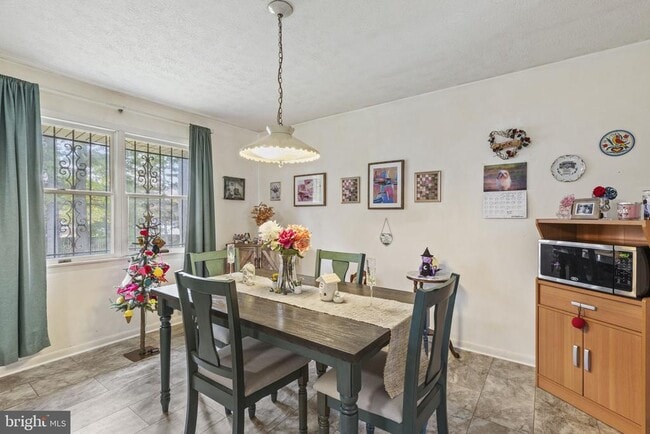 Building Photo - 638 Westwood Dr