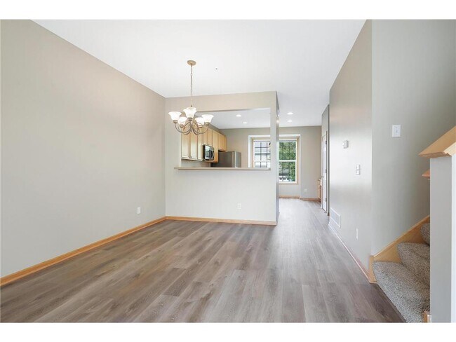 Building Photo - 15564 Lilac Dr