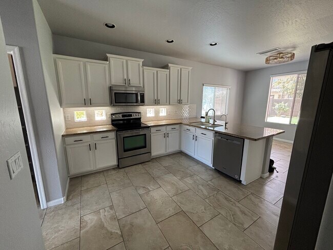 Building Photo - 461 W Flamingo Dr