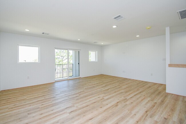 Building Photo - 15000 S Richmond Ave