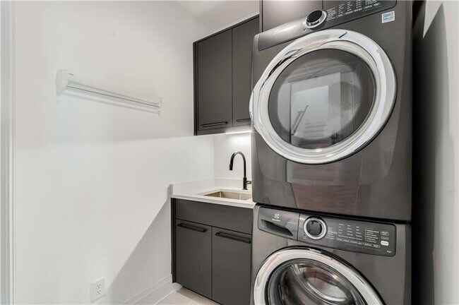 Building Photo - 661 Auburn Ave NE