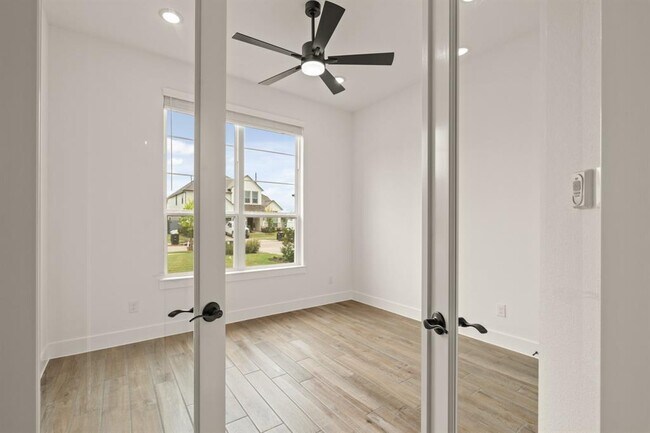 Building Photo - 32707 Fly Fish Wy