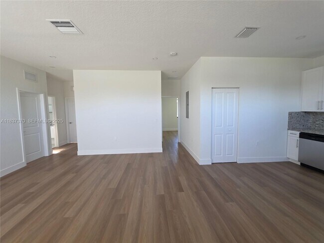 Building Photo - 1321 NW 6th Ave