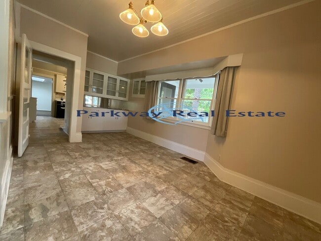 Building Photo - Charming 3 Bedroom House in East Alpine