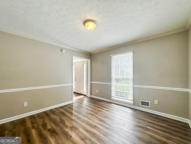 Building Photo - 561 Chatham Trail