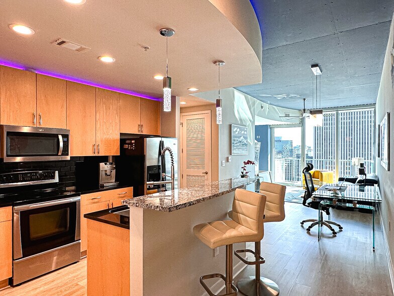 Building Photo - 777 N Ashley Dr