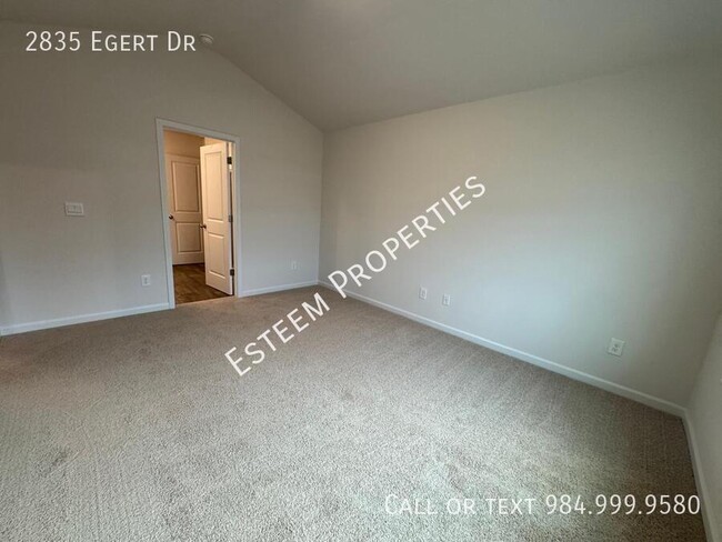 Building Photo - 2835 Egert Dr