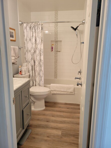 Building Photo - 2400 Feather Sound Dr