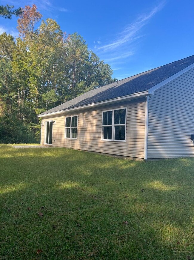 Building Photo - BEAUTIFUL NEW home!!! ??? 3 Bedrooms, 2 Ba...