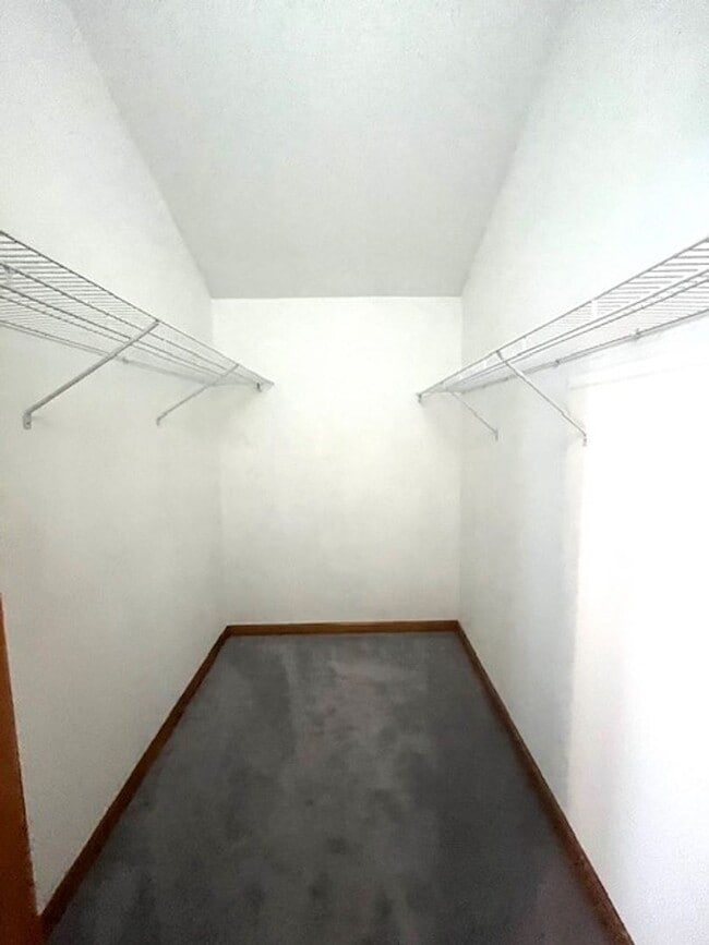 Building Photo - Gorgeous Water Front Home with Beach Access