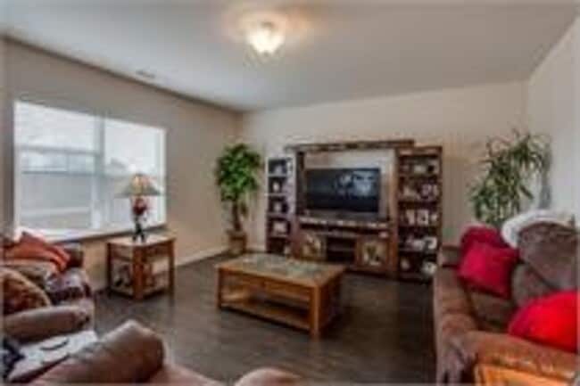 Building Photo - Beautiful 4bd 2.5ba home with Community Am...