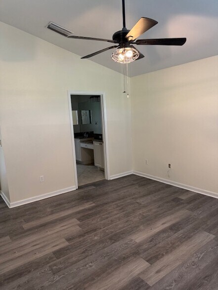Building Photo - 11075 Lancewood St