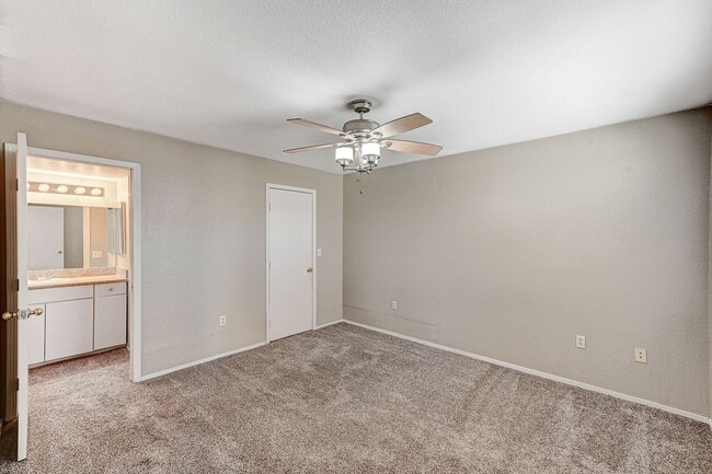 Building Photo - 555 E Silverado Ranch Blvd