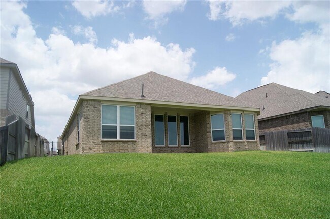 Building Photo - 24319 Bello Everett Lake Dr