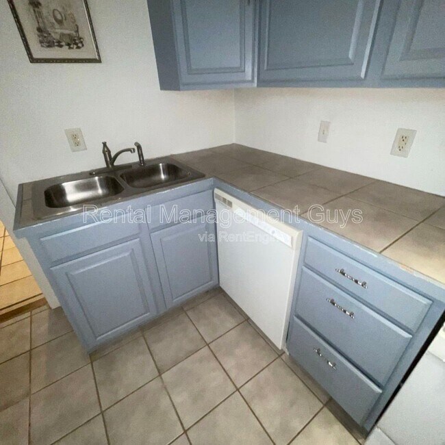 Building Photo - 2021 3rd Ave S