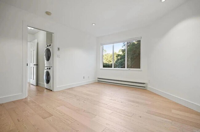 Building Photo - 120 Seminary Dr