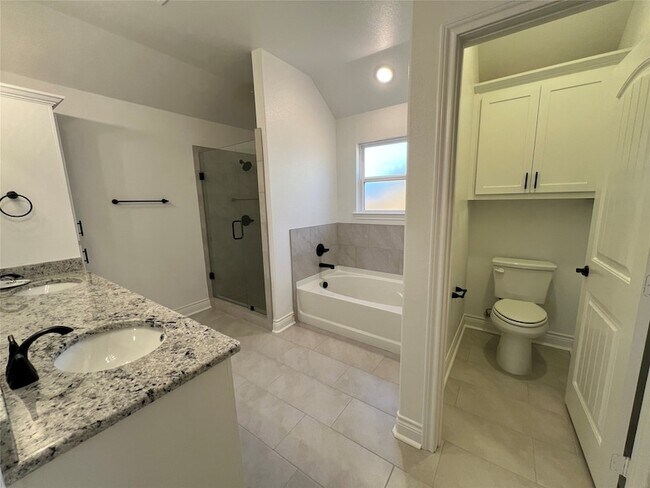 Building Photo - 708 Hardaway Ln