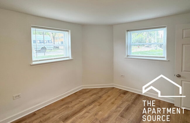 Building Photo - 6452 W Dickens Ave