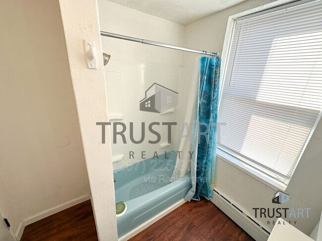 Building Photo - 2834 E Venango St