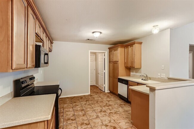 Building Photo - 704 Ashbrook Dr