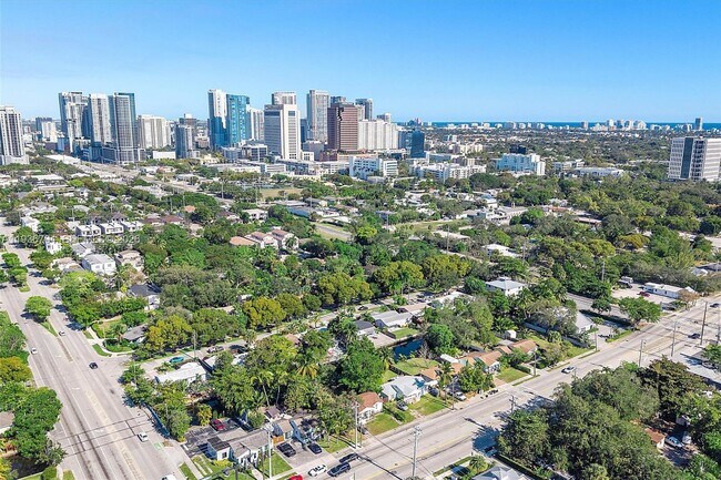 Building Photo - 300 SW 11th Ct