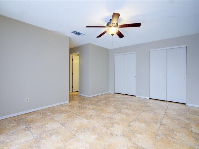 Building Photo - Modern 2 Bedroom 2 Bathroom home with comm...