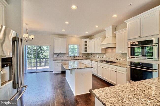 Building Photo - 8016 Blue Stream Dr