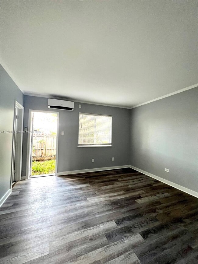 Building Photo - 590 NW 40th Ct