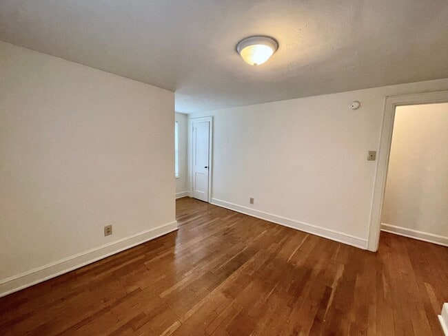 Building Photo - One-Bedroom, One Bath Townhouse at Spring ...
