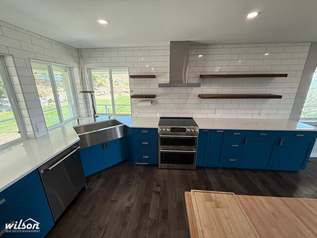 Building Photo - Remodeled 4bd/3ba Naches Home with Firepla...