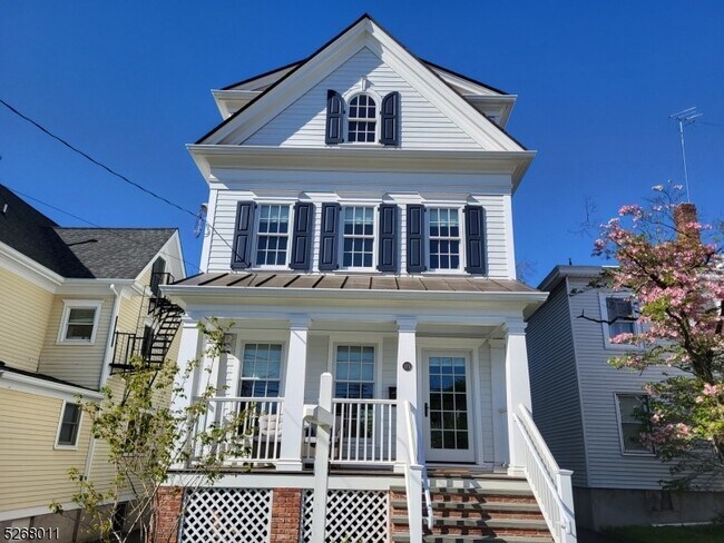Building Photo - 119 Washington St