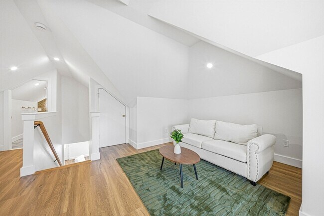 Building Photo - 54 Rangeley Rd
