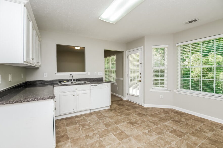 Building Photo - 1405 Buckingham Pl