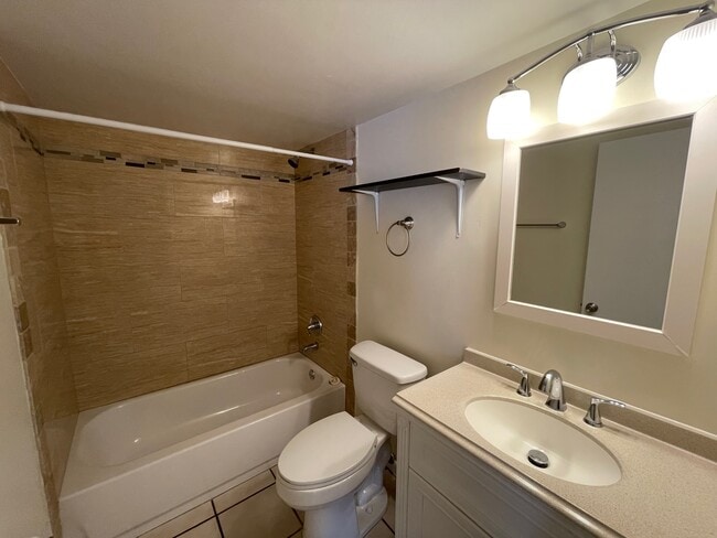 Building Photo - 2054 Los Lomas Dr