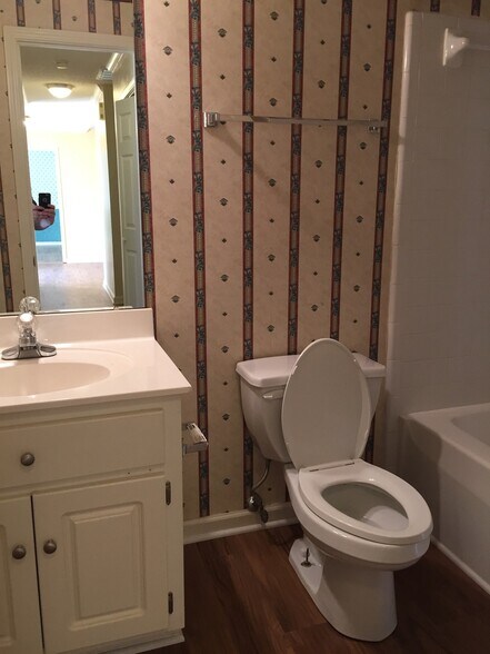 Primary Photo - 6 Pearle Brook Ln