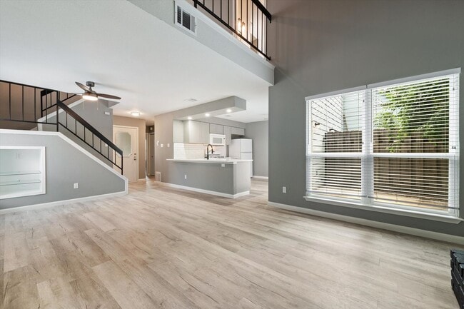 Building Photo - Modern Makeover in Prime NW Austin Location