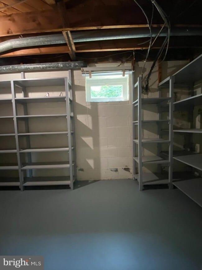 Building Photo - 6009 Cheshire Dr