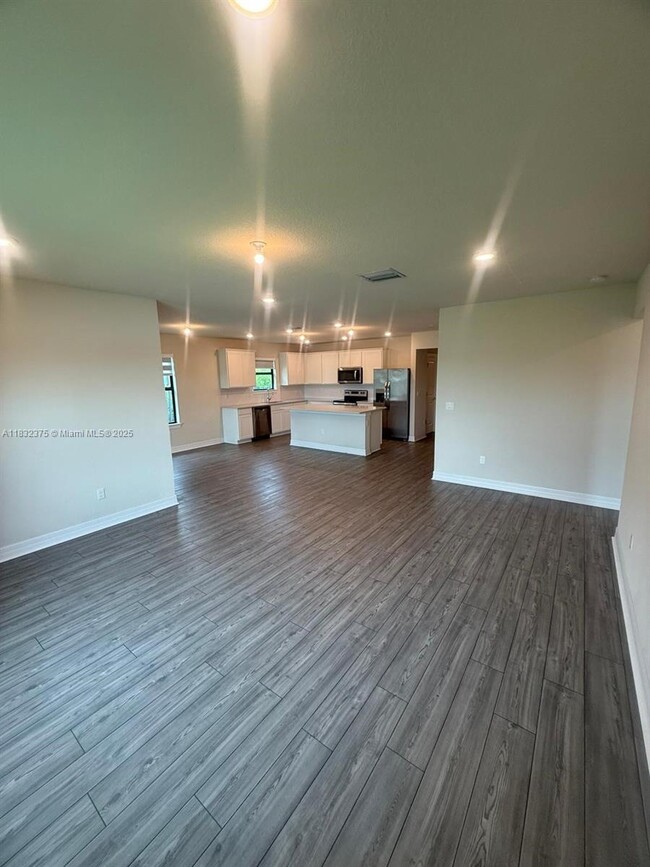 Building Photo - 3141 Tamarind Dr