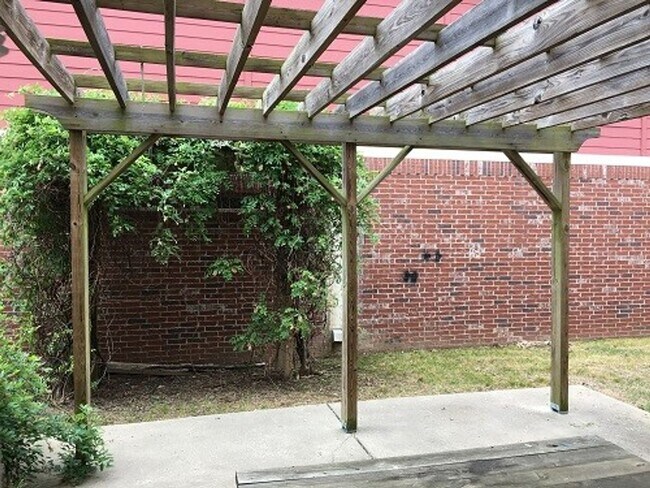 Building Photo - BEAUTIFUL HOME IN GREAT LOCATION!