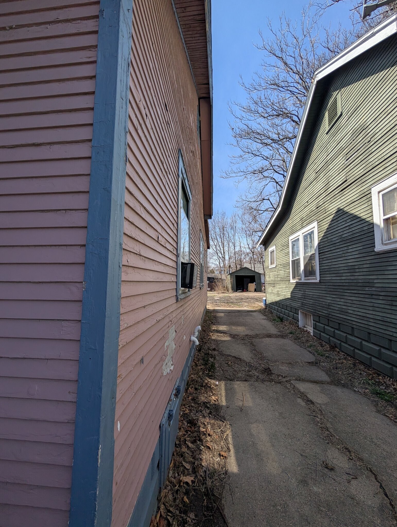 Building Photo - 1615 S Arago St