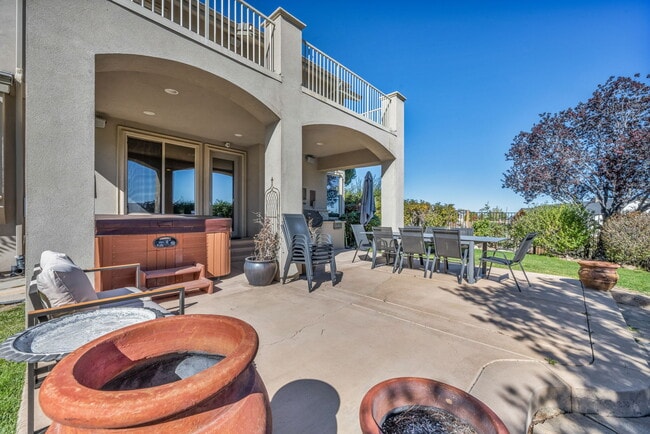 Building Photo - 1520 Taos Ln