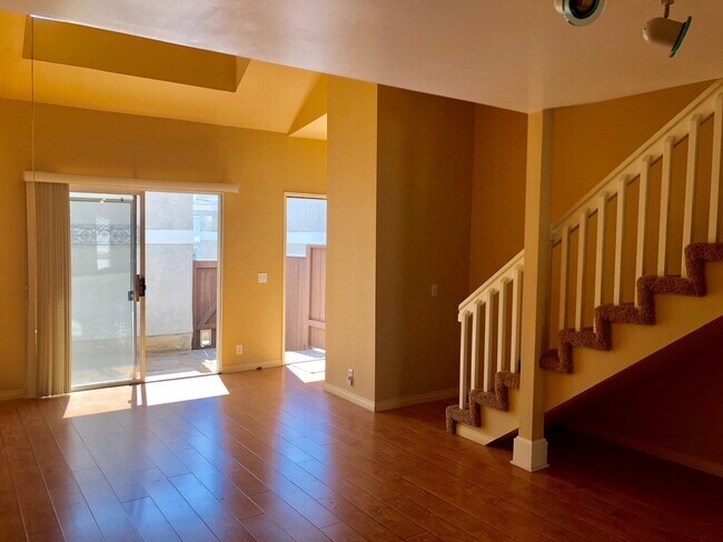 Building Photo - Nantucket Village Condo with Community Pool!