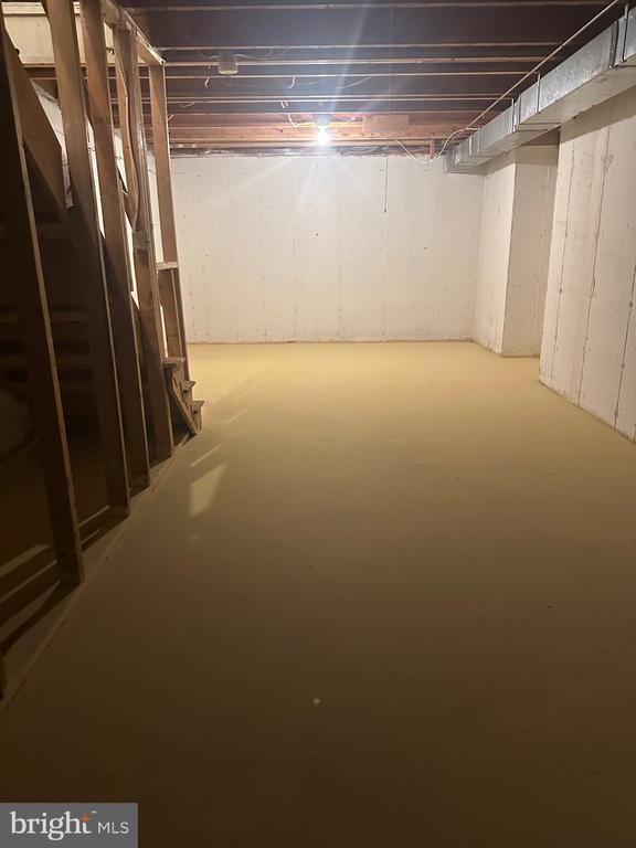 Building Photo - 560 Colecroft Ct
