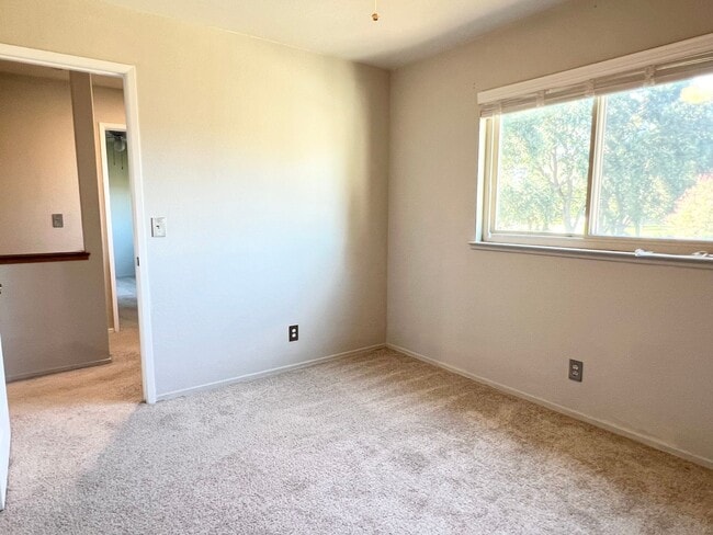 Building Photo - Beautiful Four Bedroom Home in Elk Grove