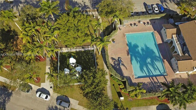 Building Photo - 2432 SE 10th St