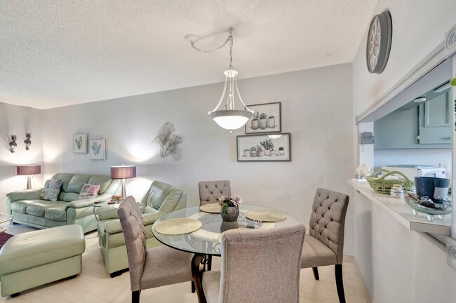 Building Photo - 7202 Golf Colony Ct