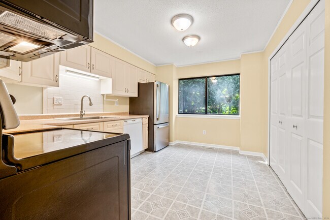 Building Photo - 250 Conestoga Way