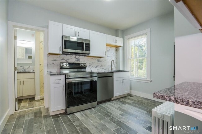 Building Photo - 21 Bayview Ave